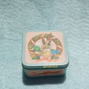 Vintage Light Baby Blue Candle Tin Duck Wreath Cattails Spice Scented No Candle